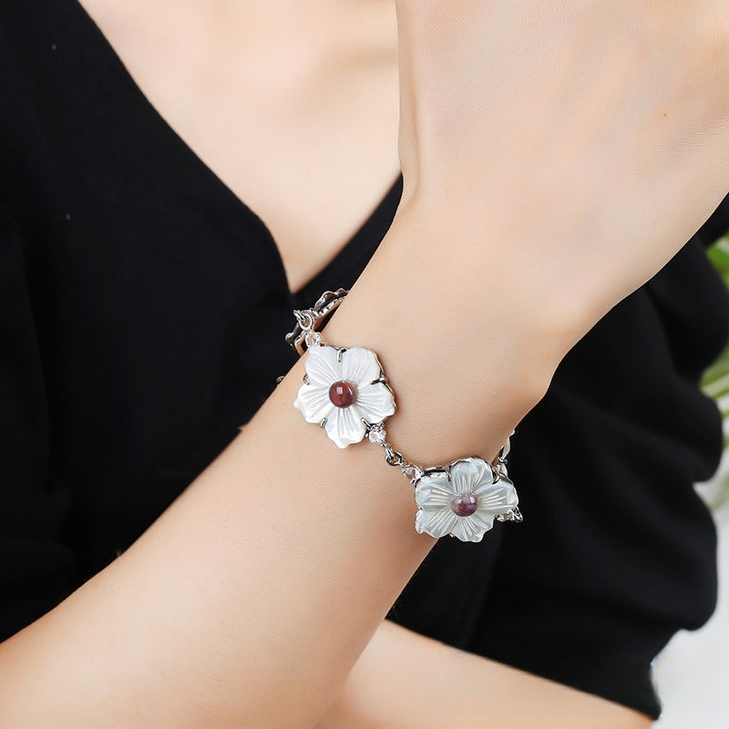 Natural White Cowrie Shell Bracelet for Women, Lightweight Luxury, Simple and Versatile, Adjustable Accessory