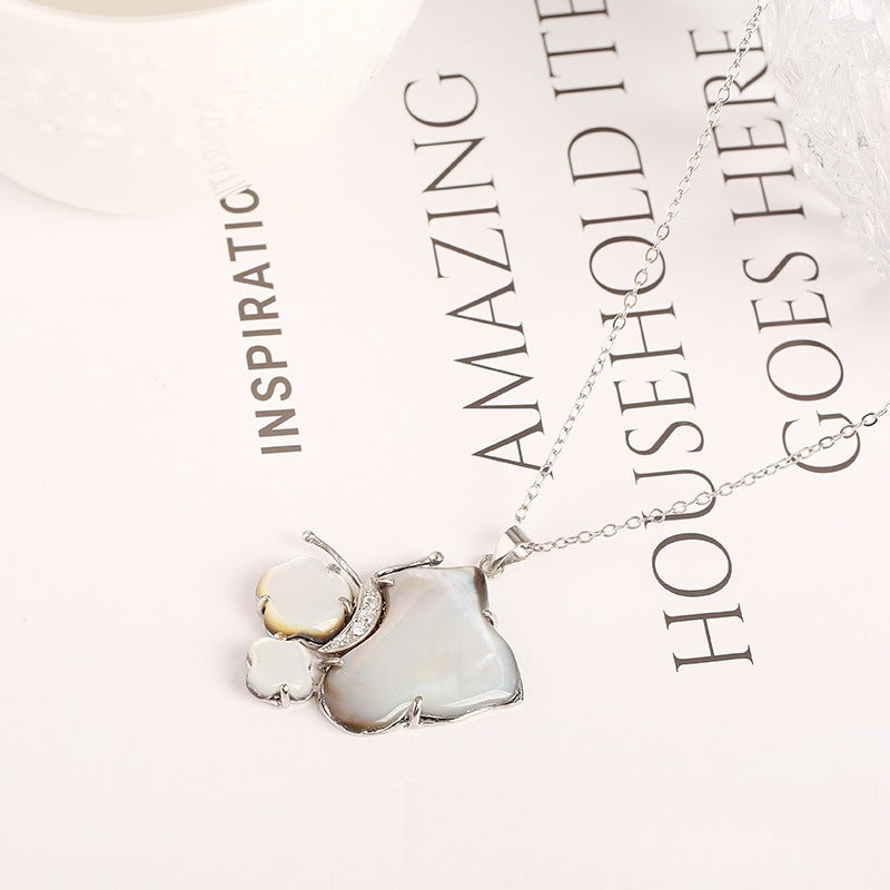Natural Shell River Water Black and White Shell Necklace Pendant, Simple Butterfly Versatile Women's Clavicle Chain Pendant