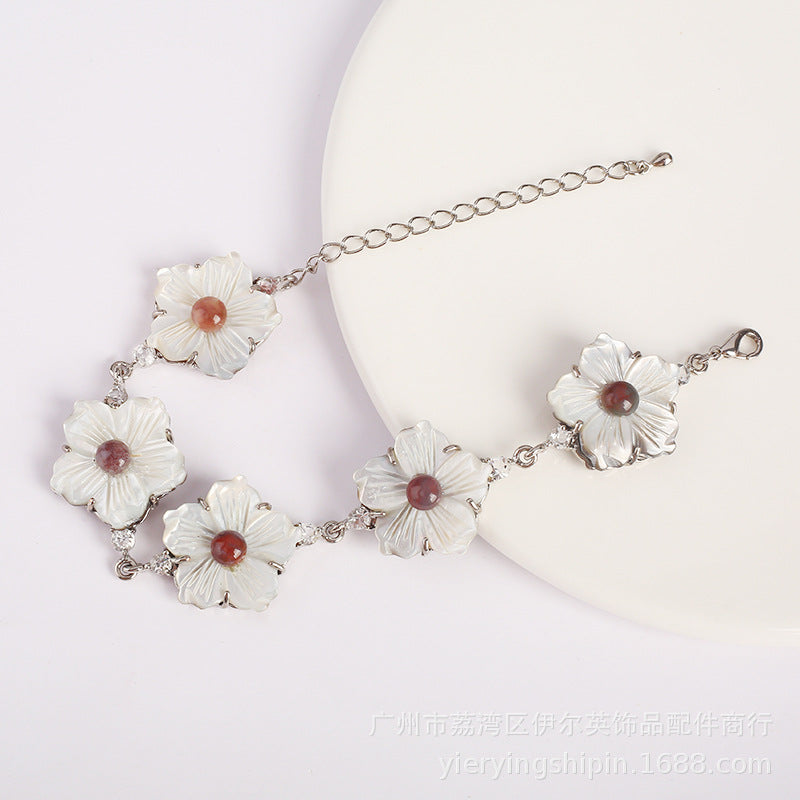 Natural White Cowrie Shell Bracelet for Women, Lightweight Luxury, Simple and Versatile, Adjustable Accessory