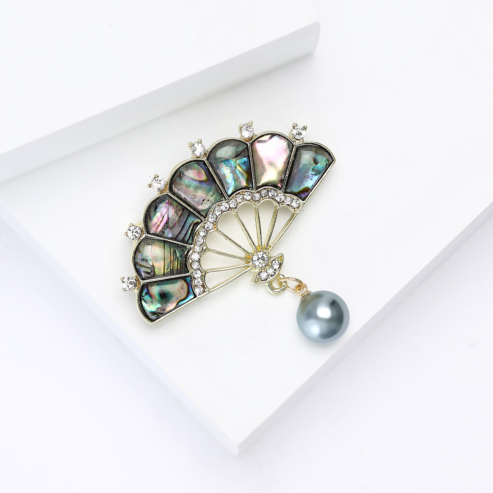 Classical Elegant Mother-of-Pearl Fan Brooch with Rhinestones and Abalone Shell, Graceful and Stylish Women's Accessory BR4998