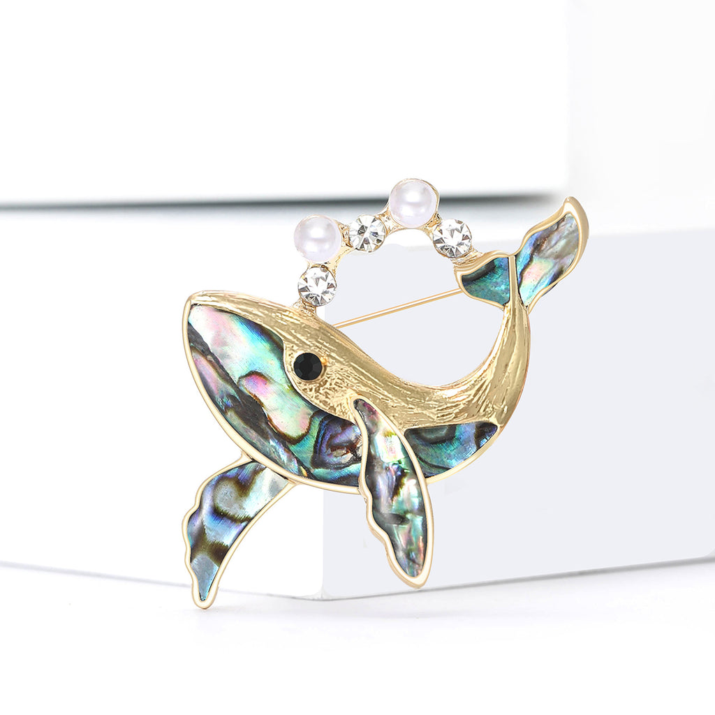 High-end fashion rhinestone abalone shell whale brooch, a cute and stylish accessory for both men and women