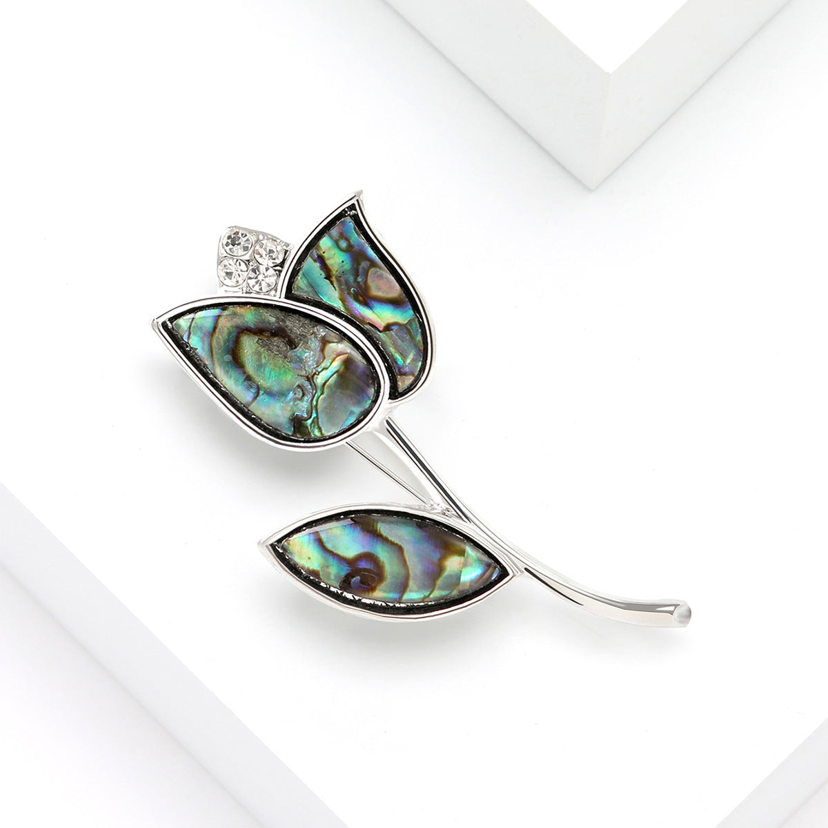 Korean-style high-end shell rose brooch, hot-selling creative brooch pin accessory, in stock