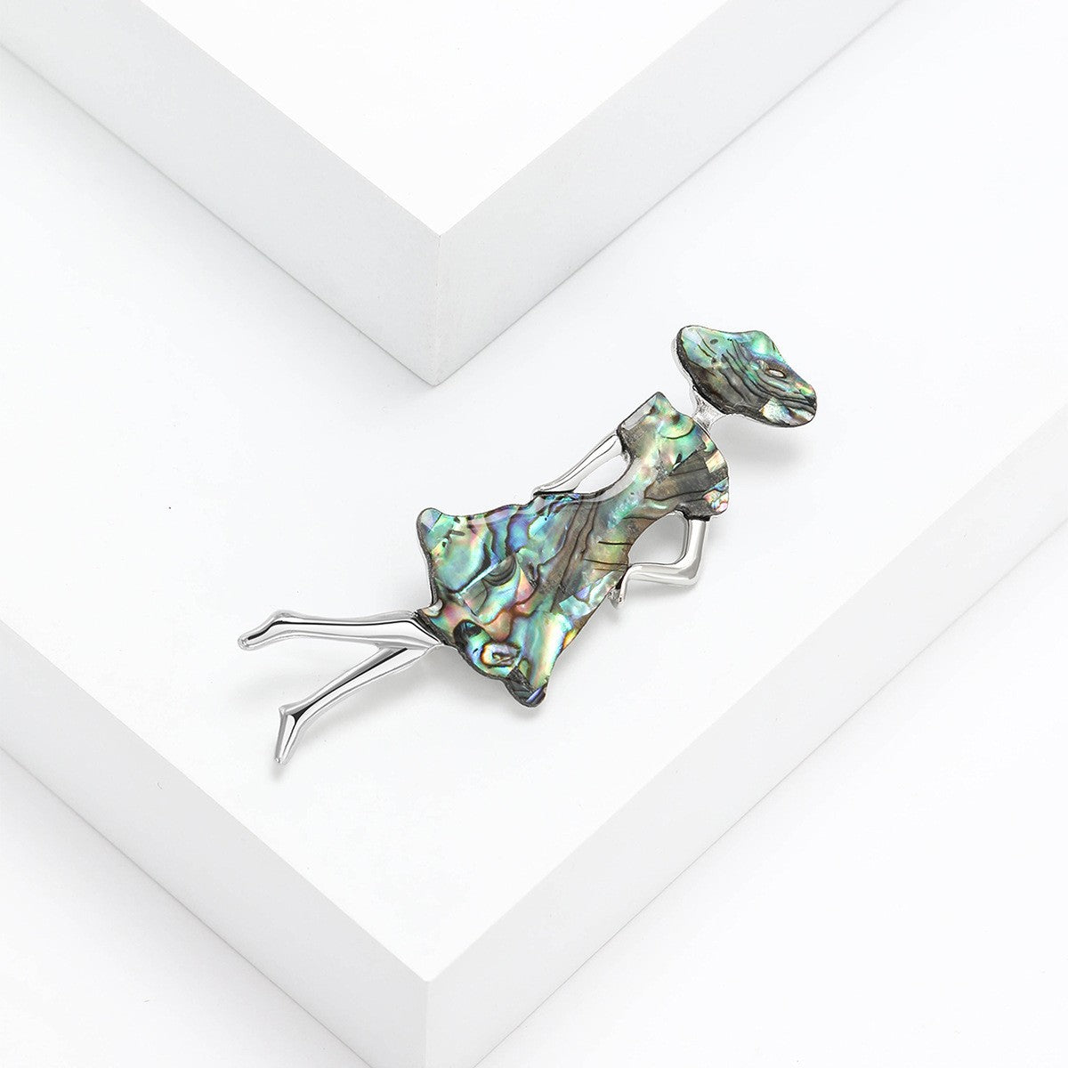 Fashionable high-end alloy shell girl brooch, creative style, versatile for women's suits and cardigans, decorative pin