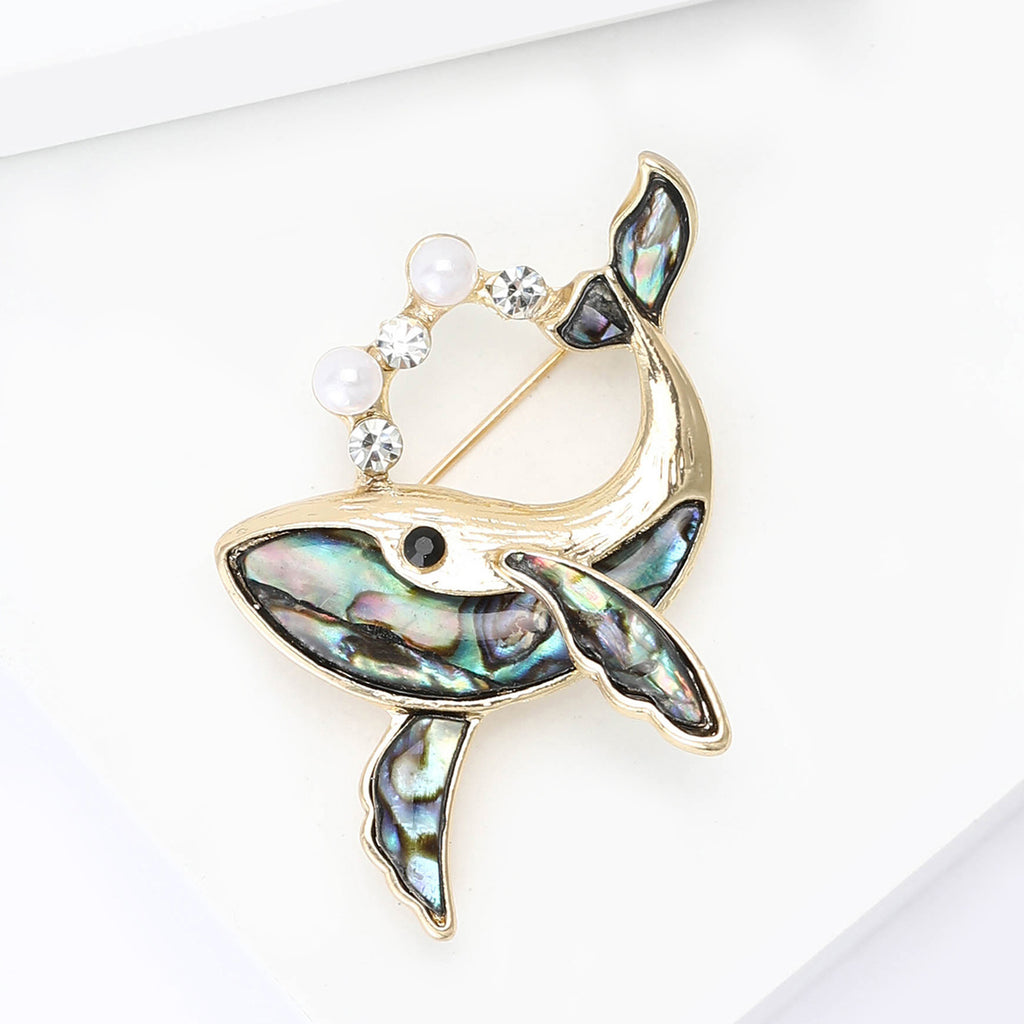 High-end fashion rhinestone abalone shell whale brooch, a cute and stylish accessory for both men and women