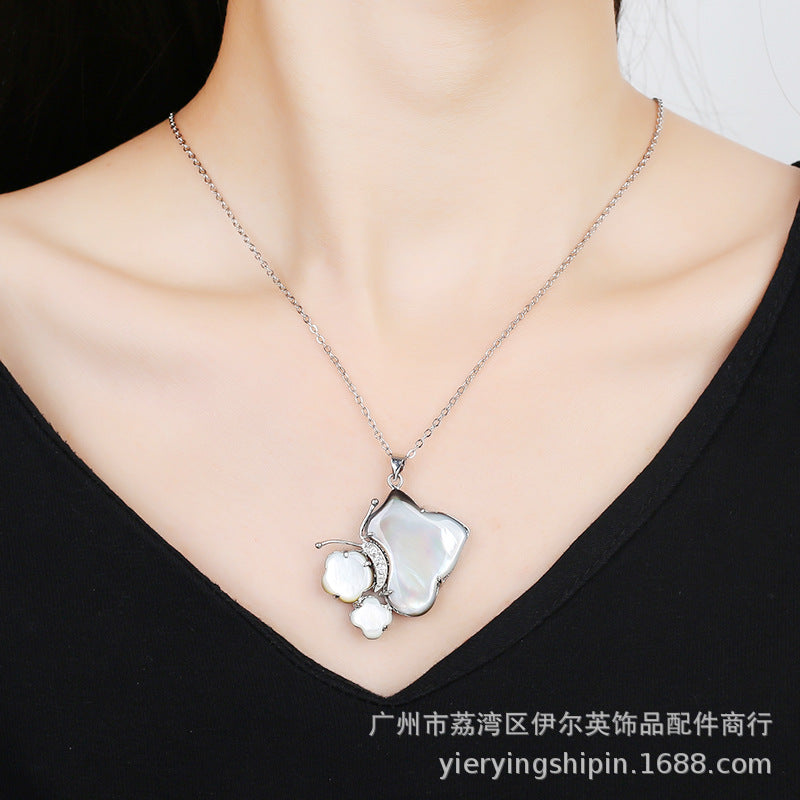 Natural Shell River Water Black and White Shell Necklace Pendant, Simple Butterfly Versatile Women's Clavicle Chain Pendant