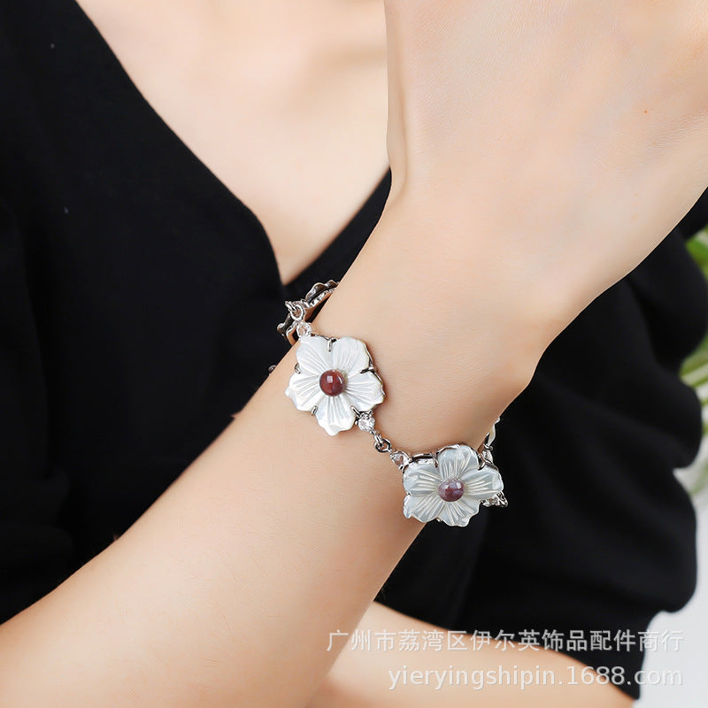 Natural White Cowrie Shell Bracelet for Women, Lightweight Luxury, Simple and Versatile, Adjustable Accessory