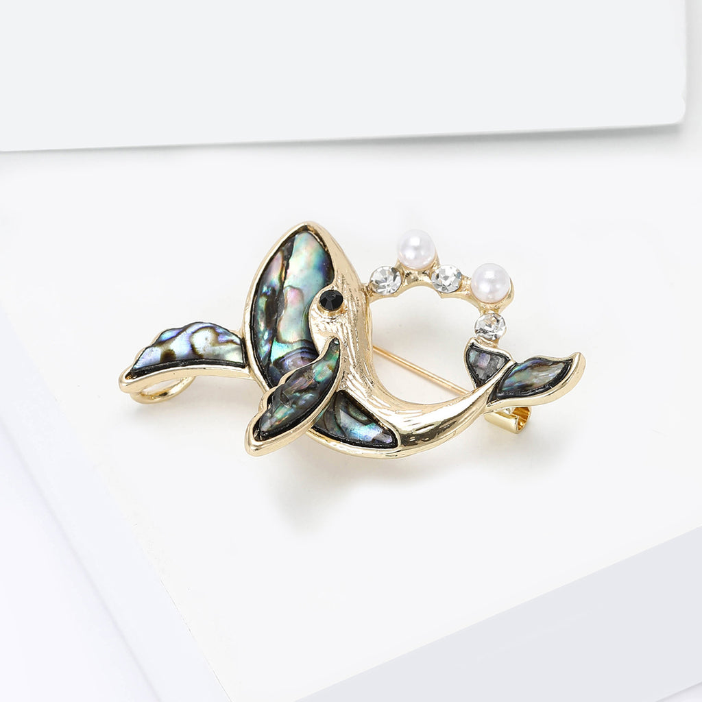 High-end fashion rhinestone abalone shell whale brooch, a cute and stylish accessory for both men and women